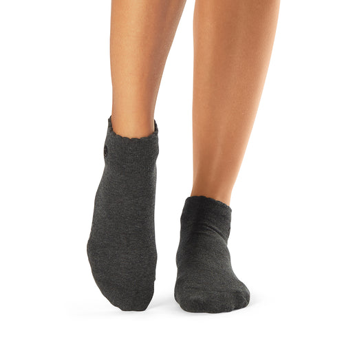 tavi active savvy carbon heather grip socks