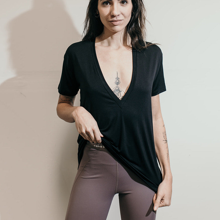 Plunge V Neck Tee Black Joah Brown simplyWORKOUT – SIMPLYWORKOUT