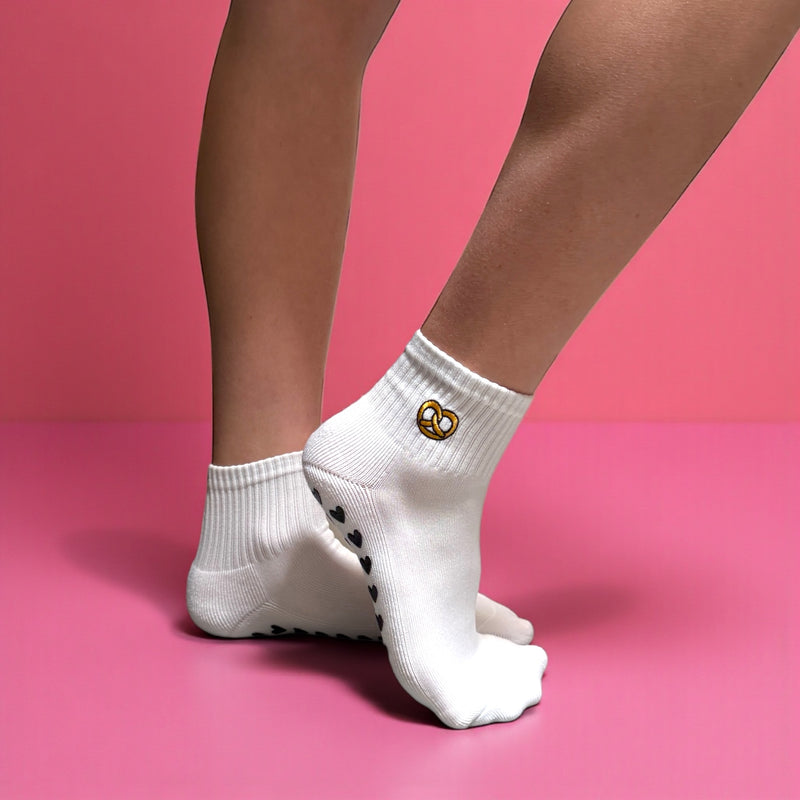 Pretzel - Embroidered Ankle Grip Socks