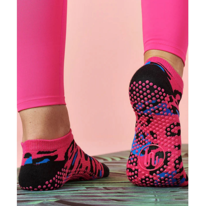 MoveActive Classic Low Rise Grip Socks - Hot Pink Leopard