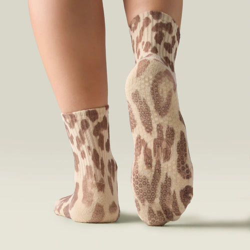 move active leopard crew grip socks