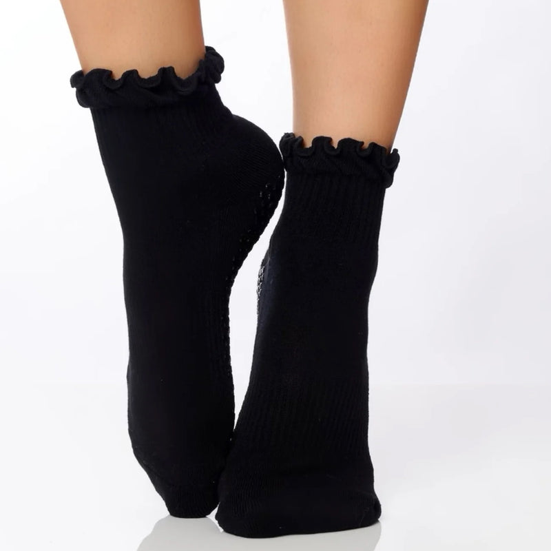The Ruffle Grip Sock - Lucky Honey – SIMPLYWORKOUT