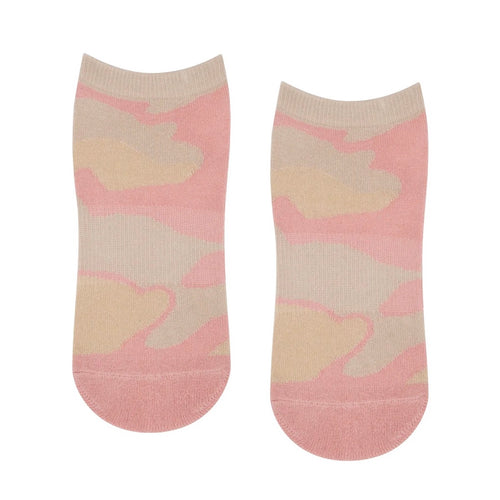 move active classic grip socks pink camo