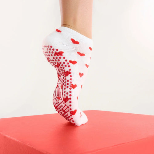 move active classic low rise amour grip socks
