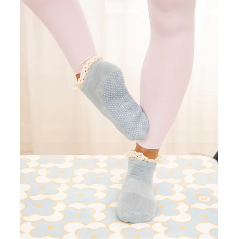 move active classic low rise boho ruffle blue grip socks