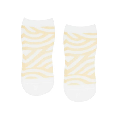 move active classic low rise seashell swirl grip socks