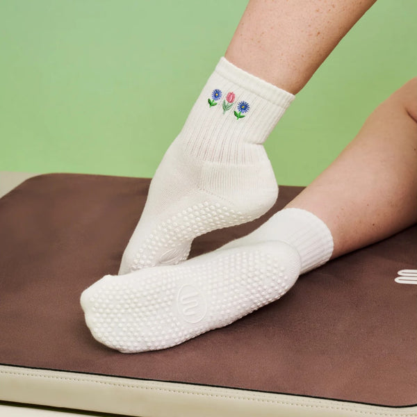 move active crew meadow bloom grip socks