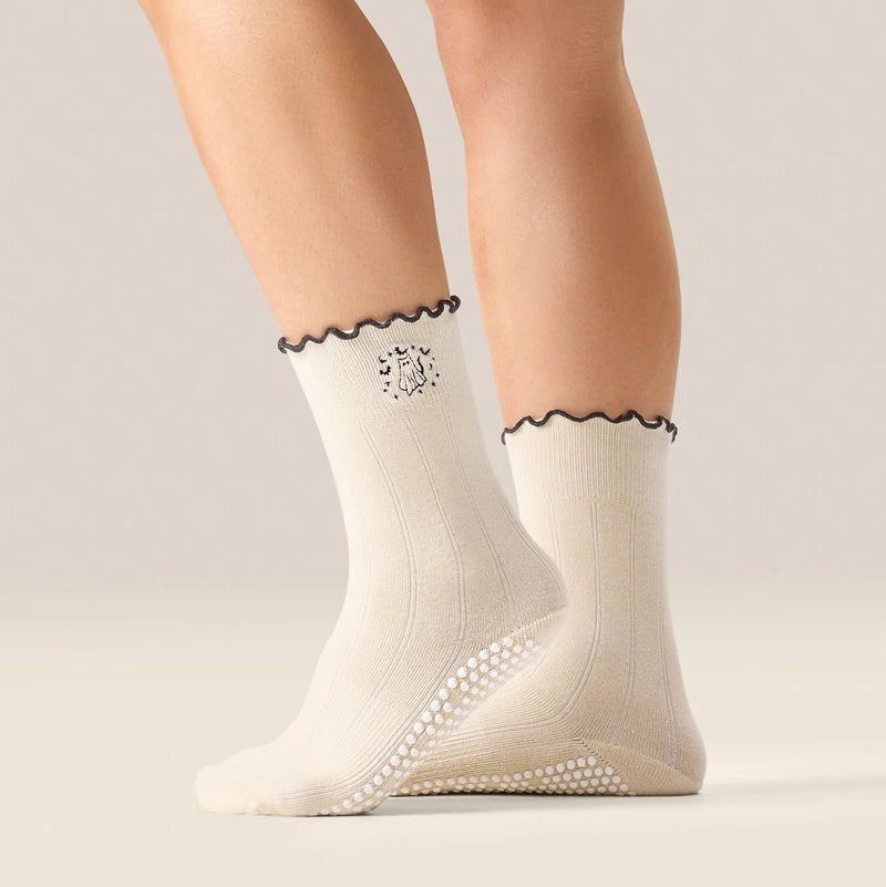 spooky cat frill grip socks from move active