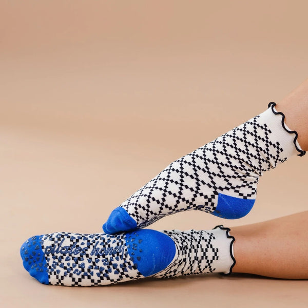 Pilates Honey Santa Fe Ruffle Crew Cream Black Royal