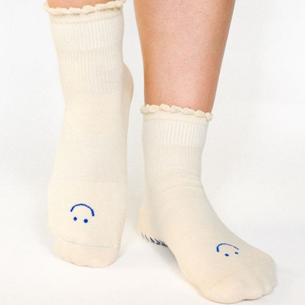 pointe studio happy ankle macadamia grip socks