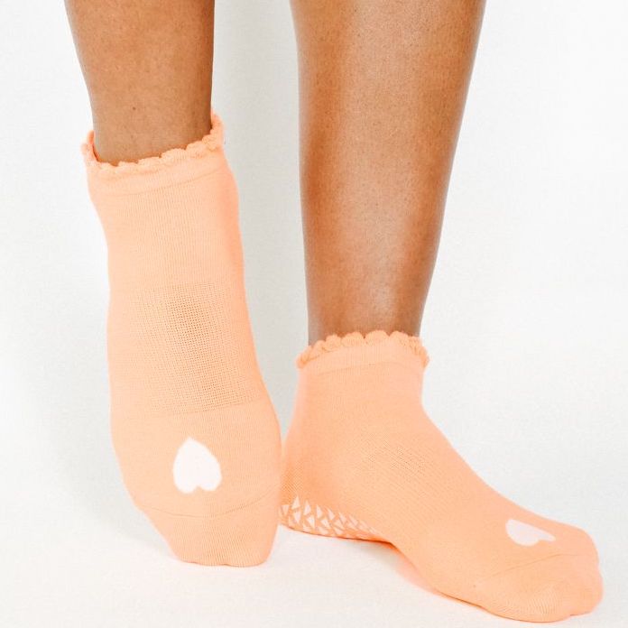 pointe studio love grip socks apricot
