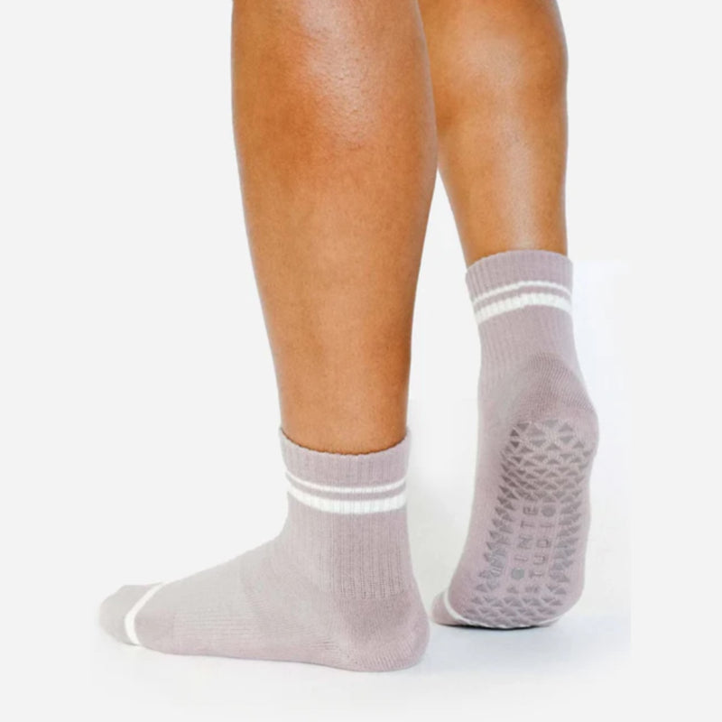pointe studio varsity ankle purple/hazel grip socks