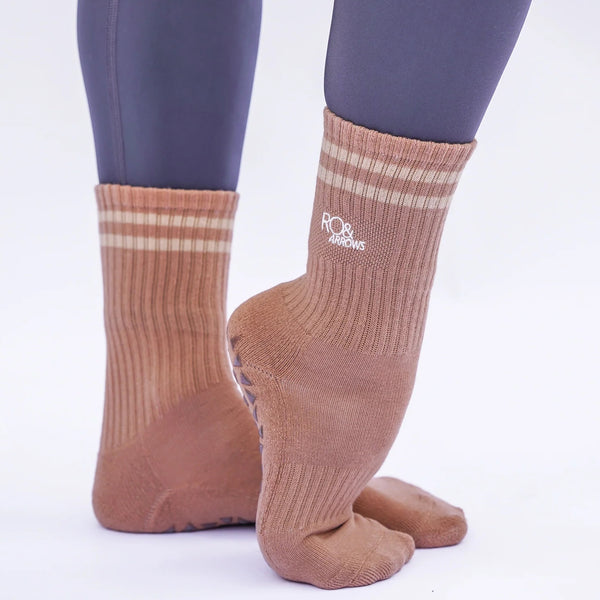Ro & Arrows Grip Socks Maeve Retro Crew Nude 