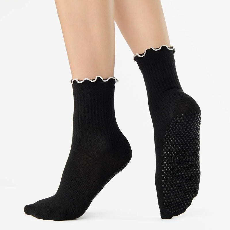 shashi ruffle grip socks black