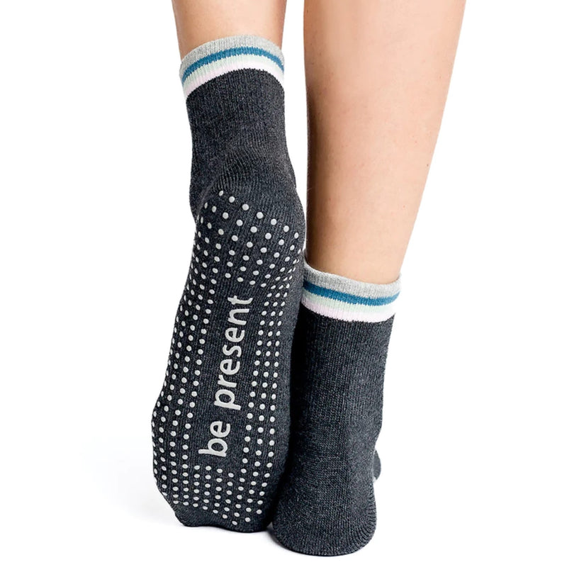 sticky be be present charcoal heather short crew grip socks