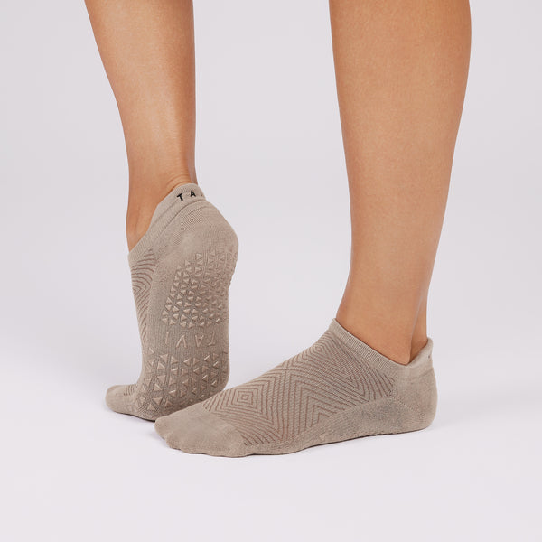 tavi shitake geo grip socks