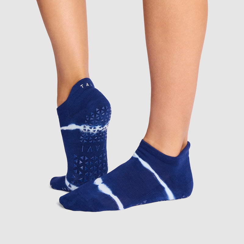 tavi savvy deep ocean blue grip socks