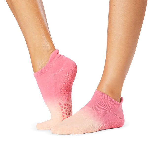 tavi active savvy tangerine ombre grip socks