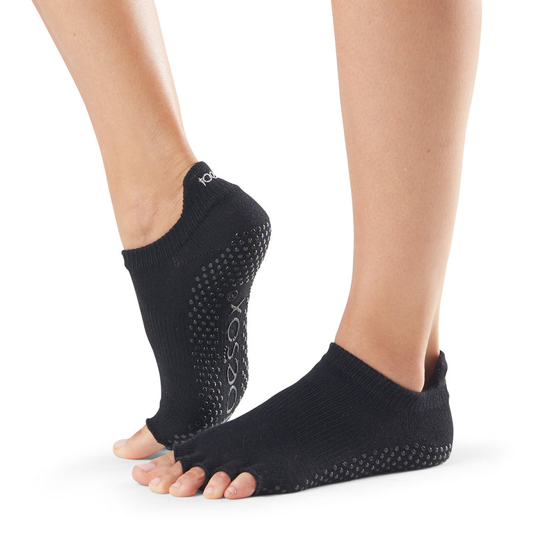 Savvy Black Ombre Grip Socks - Tavi Active - simplyWORKOUT