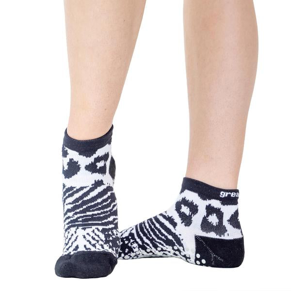 great soles Vida Mixed Animal Pattern Grip Sock - Black White