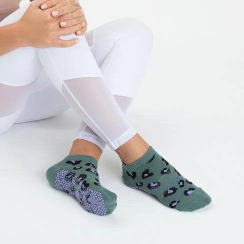 Classic Low Rise Cheetah Grip Socks - MoveActive - simplyWORKOUT –  SIMPLYWORKOUT