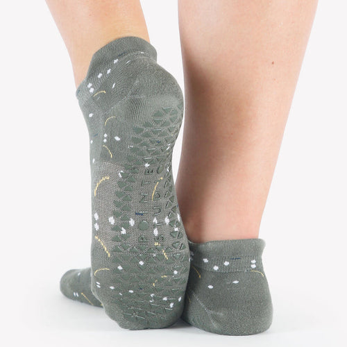 pointe studio tick tock olive grip socks