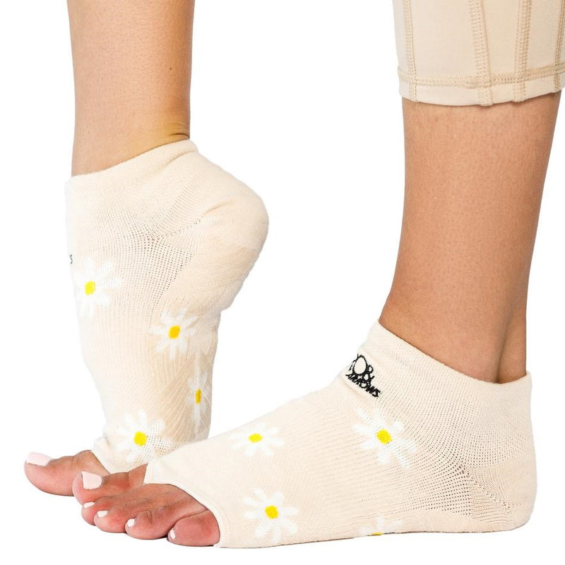 Rhiannon Low Show Open toe Grip Socks - Ro & Arrows – SIMPLYWORKOUT