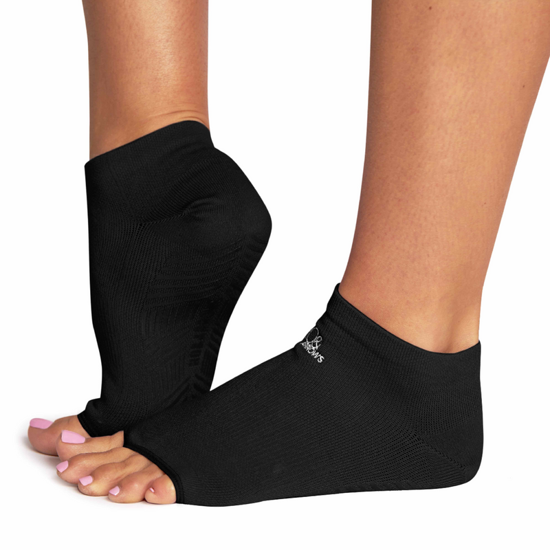 Ro & Arrows Rhiannon Low Show Open toe Grip Socks - Black Solid