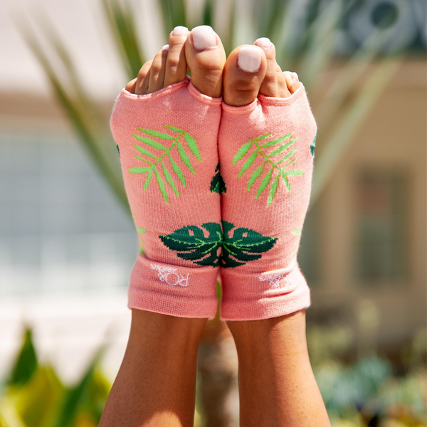 Ro & Arrows Rhiannon Low Show Open toe Grip Socks - Coral print