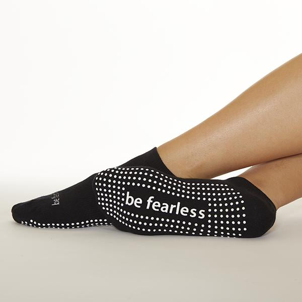https://www.simplyworkout.com/cdn/shop/products/Sticky-Be-grip-socks-be-fearless-black-white_1.jpg?v=1605579725