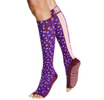 tucketts knee high ultraviolet peach leopard grip socks