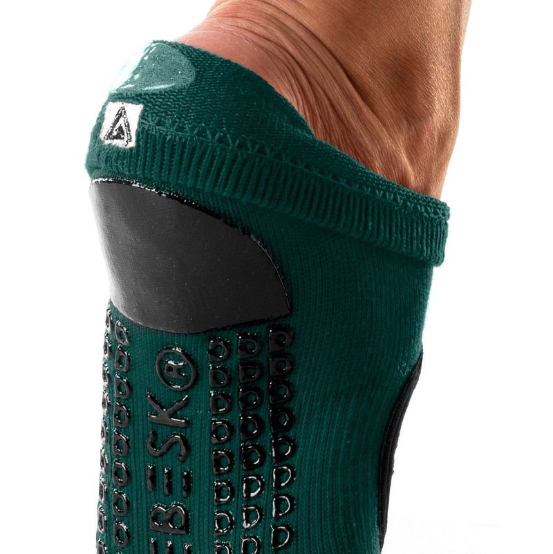 Arebesk fishnet closed toe grip socks forest green