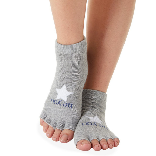 https://www.simplyworkout.com/cdn/shop/products/be-you-halftoe-grey-navy-stickybe-grip-sock.png?v=1624552705