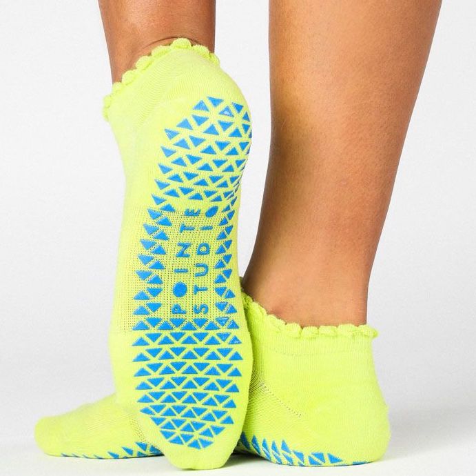 https://www.simplyworkout.com/cdn/shop/products/pointe-studio-happy-full-foot-grip-socks-lime-green_2.jpg?v=1676588116