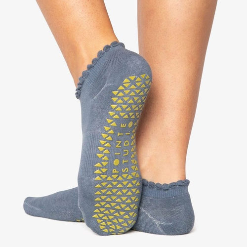 pointe studio happy grip socks blue dust