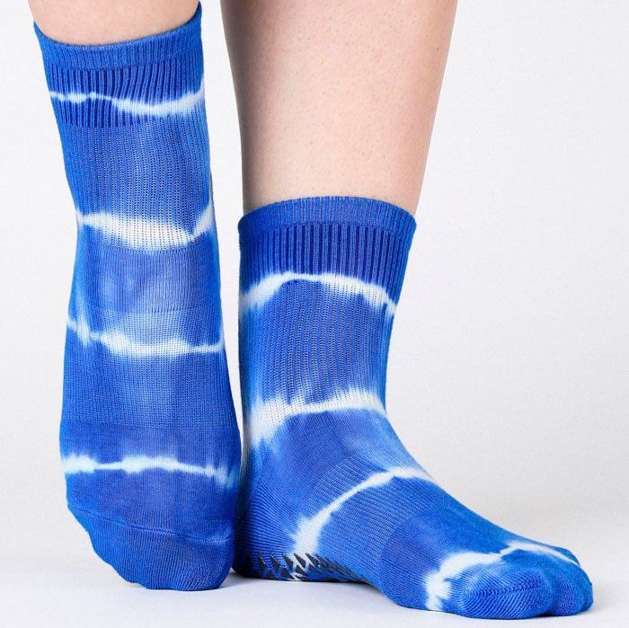 pointe studio shibori ankle crew indigo grip socks blue