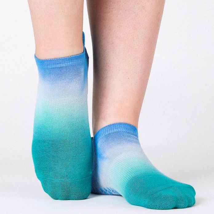 pointe studio Wyatt blue breeze grip socks
