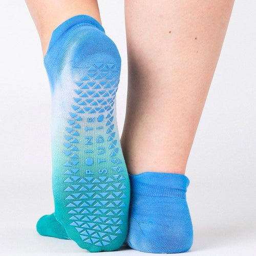 pointe studio Wyatt blue breeze grip socks