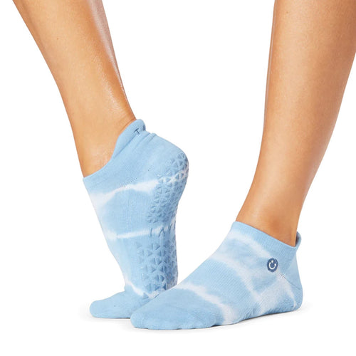 tavi active savvy wave stripe tie-dye grip socks