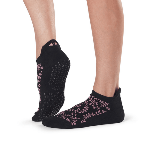 Tavi Noir - Savvy Flourish Grip Socks (Barre/Pilates) - SIMPLYWORKOUT