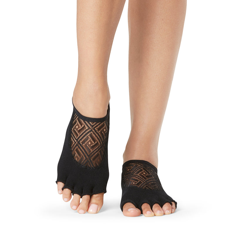https://www.simplyworkout.com/cdn/shop/products/toesox-half-toe-luna-elemental-grip-socks_2_800x.jpg?v=1699334827